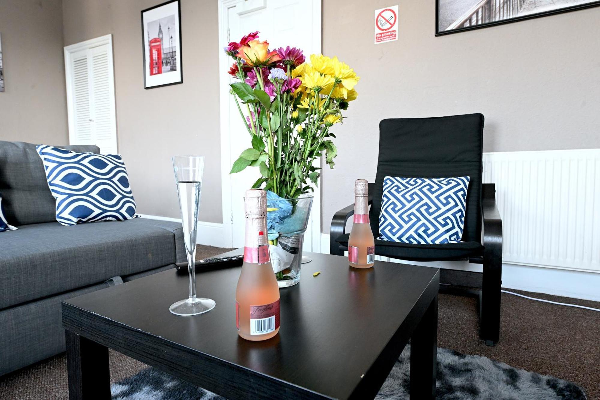 Stunning 3 Bedroom Serviced Flat In North Лондон Екстериор снимка